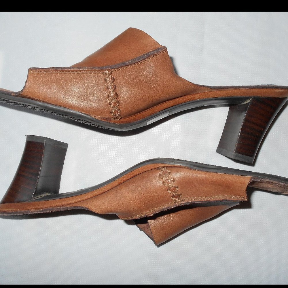 Aerosoles leather mules 2-1/2" heels sz 9.5